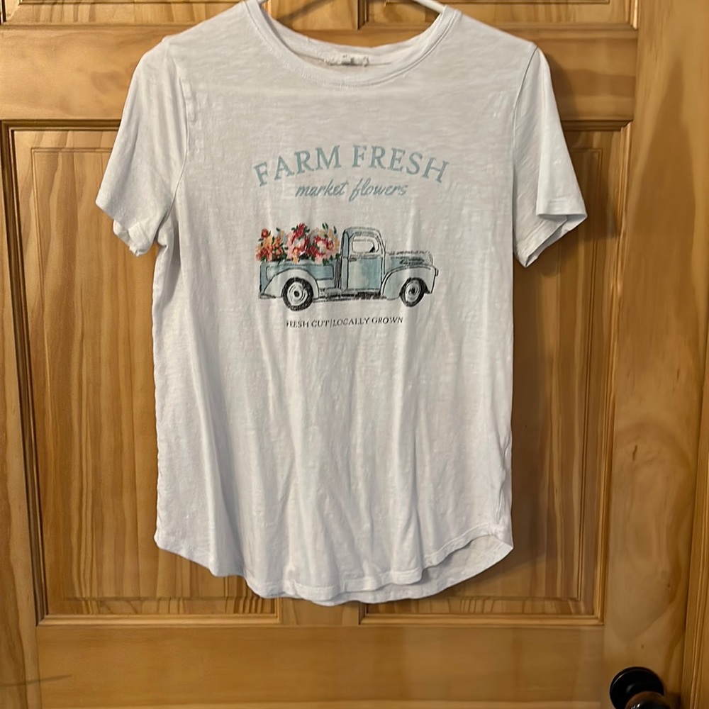 Maurice’s Farm Graphic Tee Medium